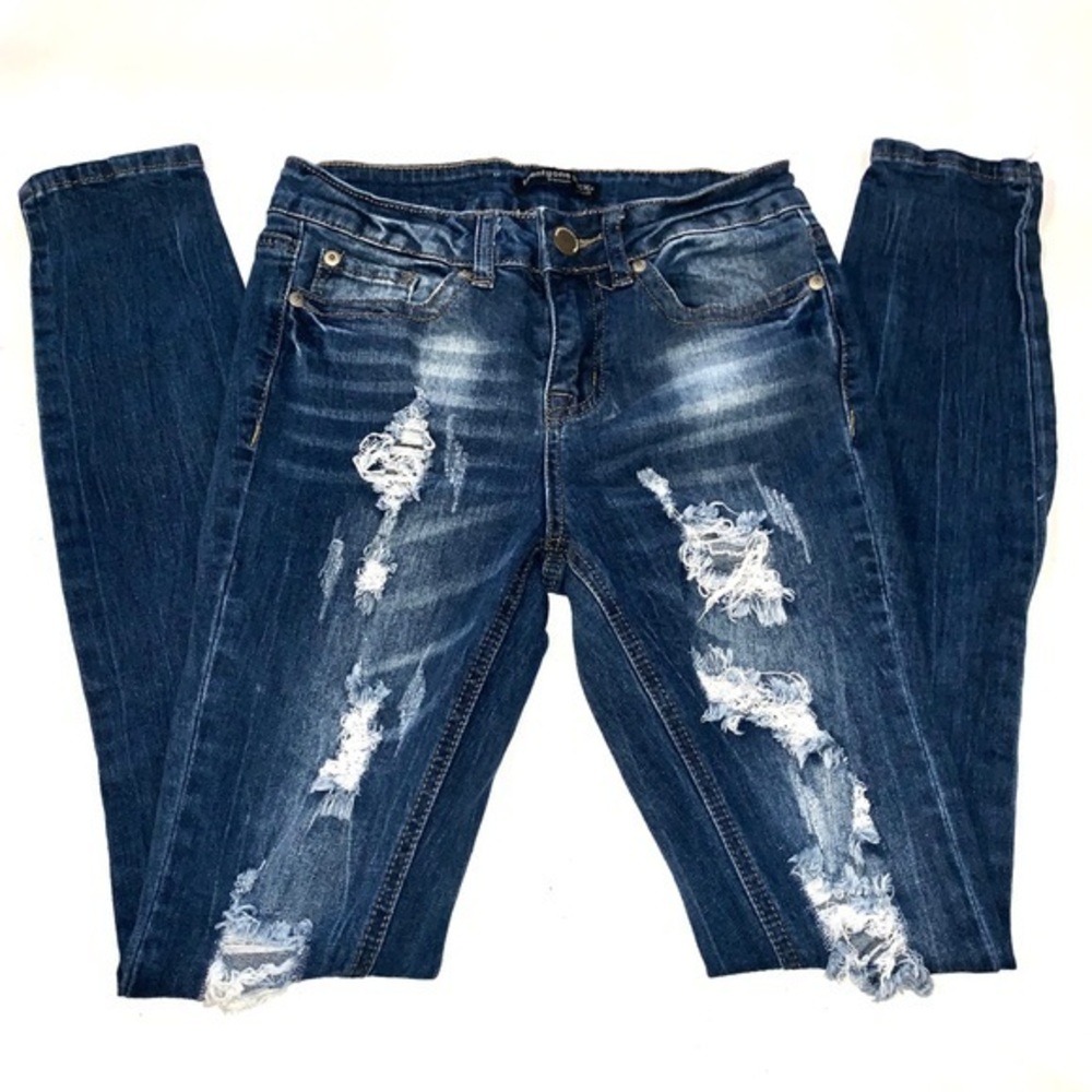 Rue21 Twenty One Black size 1/2R distressed jeans